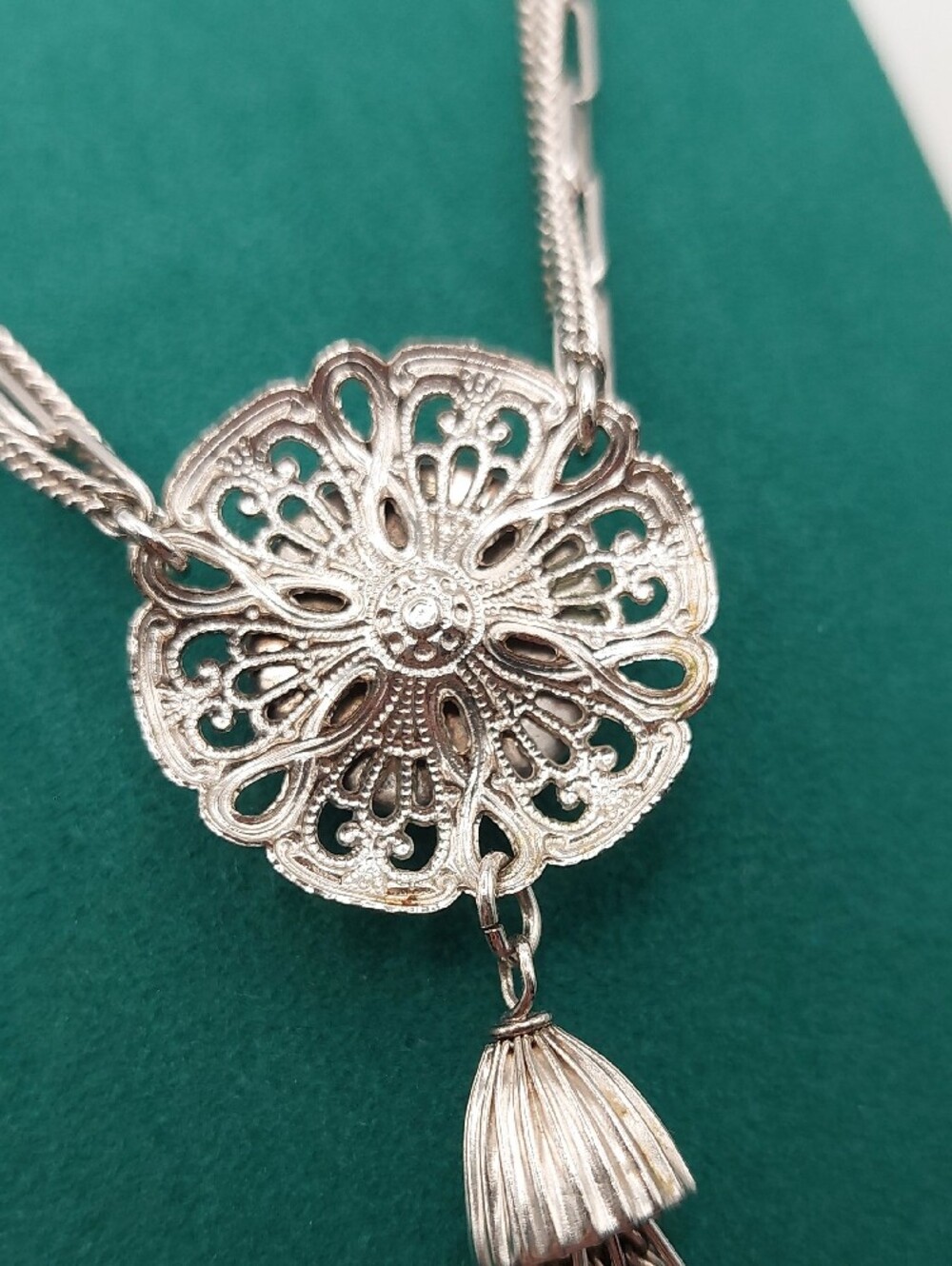 Vtg Silvertone Tassel Pendant Necklace with Multicolor Enamel Floral Accent - Picture 5 of 13